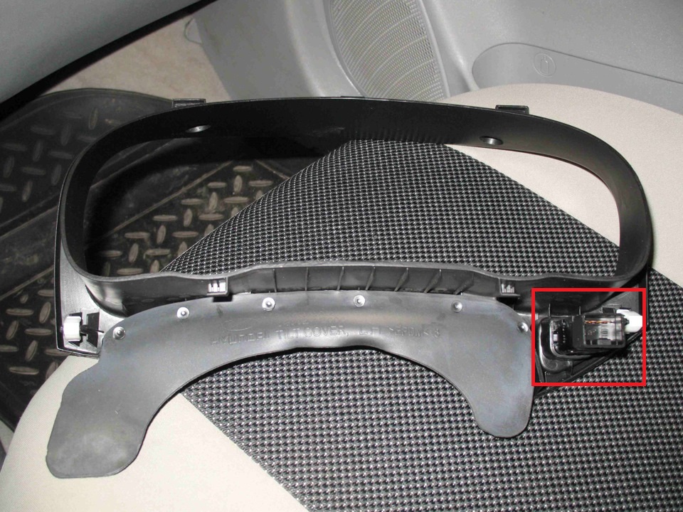 Расположение колодки проводов клавиши «TRIP» на автомобиле Hyundai Accent MC