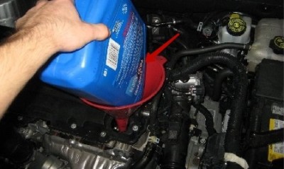 Заливка моторного масла в двигатель Chevrolet Cruze J300