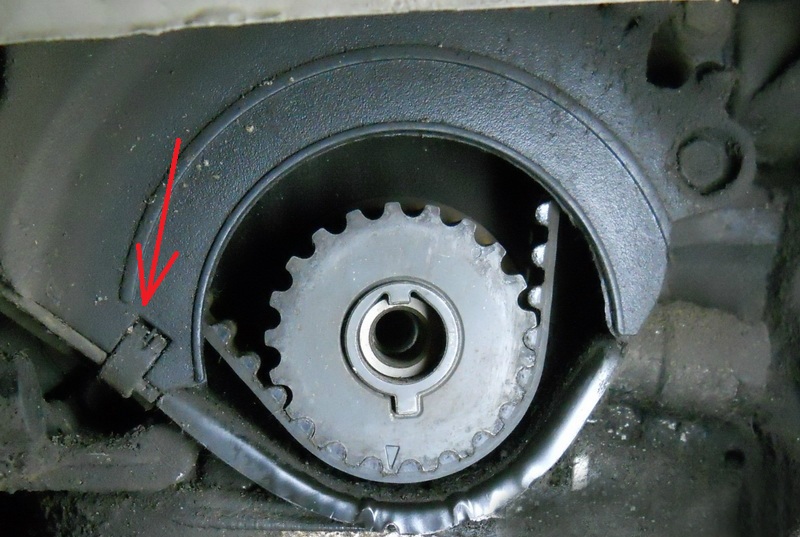 Защелка нижней передней крышки ремня привода ГРМ двигателя F16D3 Daewoo Nexia N150