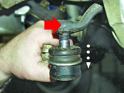 Извлечение шарового пальца из рычага поворотного кулака Chevrolet Cruze J300
