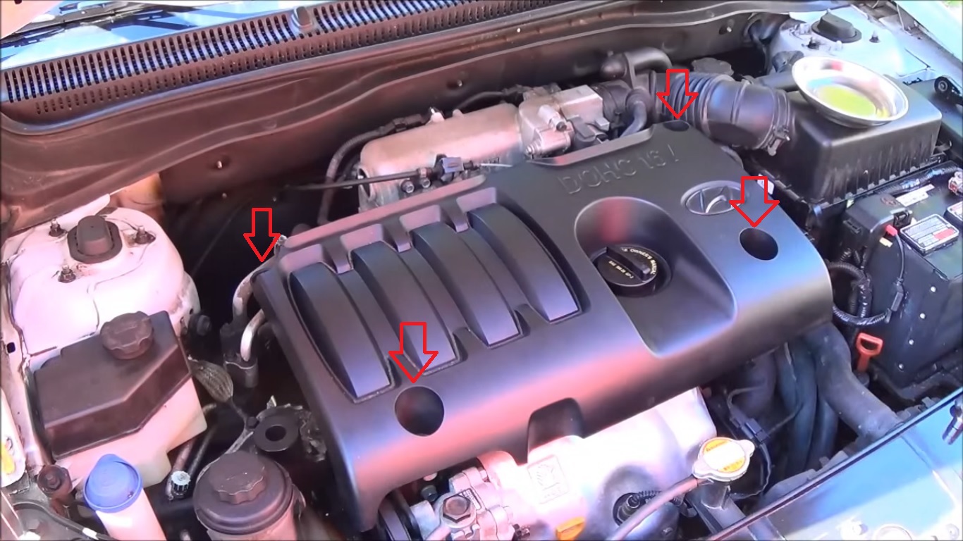 Расположение крепления крышки 1.6 двигателя на автомобиле Hyundia Accent MC