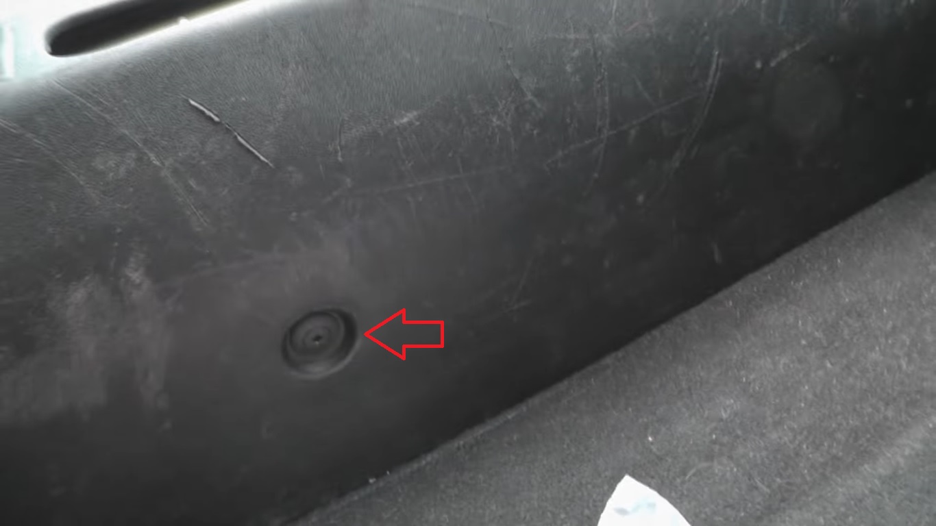 Фиксатор крепления задней облицовки багажника на автомобиле Hyundai Accent MC