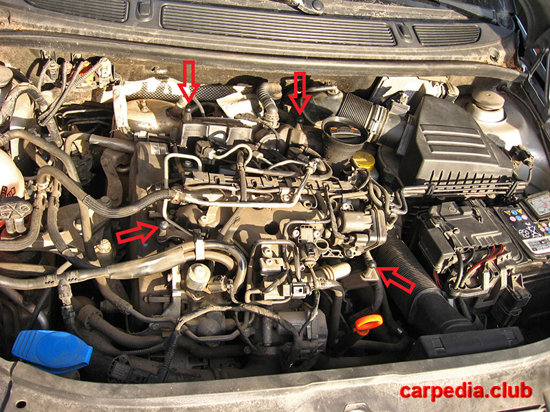 Фиксаторы декоративного кожуха двигателя на автомобиле Skoda Fabis MK2 5J 2007-2014