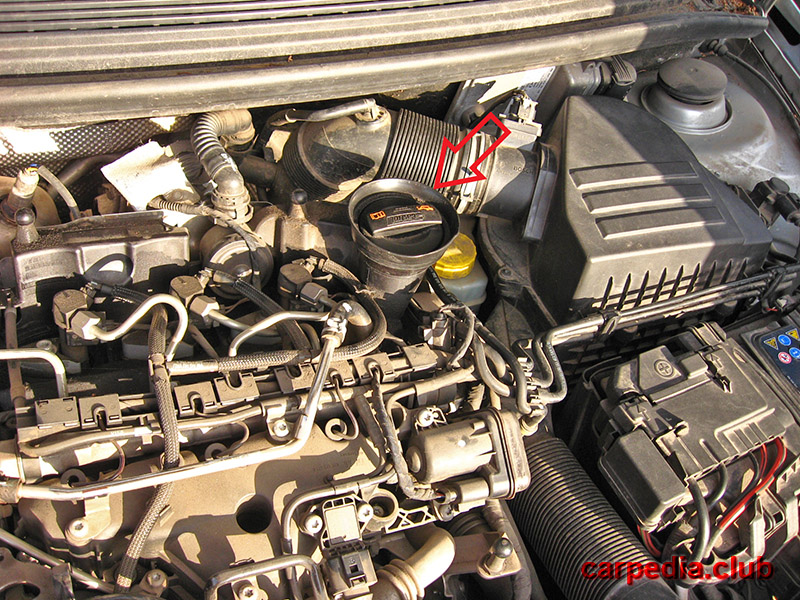 Крышка маслозаливной горловины двигателя на автомобиле Skoda Fabia MK2 5J 2007-2014