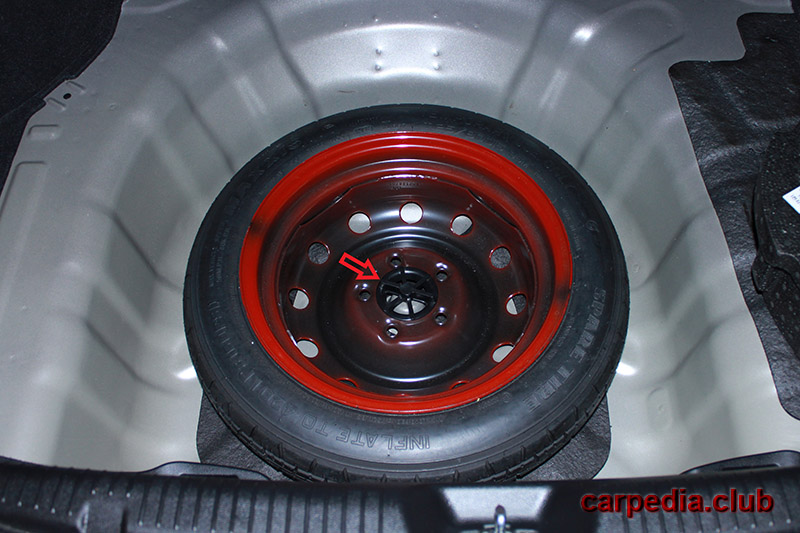 Крепление запасного колеса на автомобиле HYundai Elantra J5 MD 2010-2016