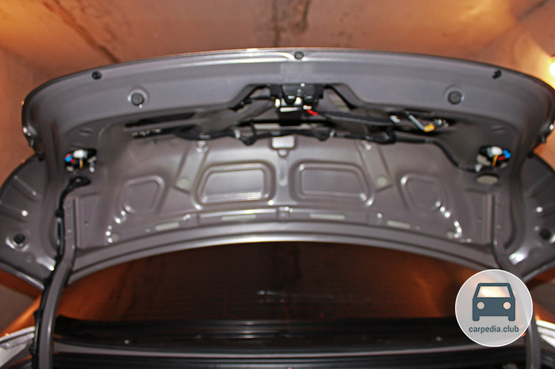 Крышка багажника на автомобиле Hyundai Elantra J5 MD 2010-2016
