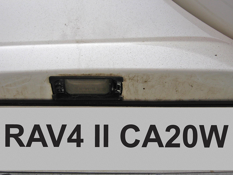 Лампа освещения номерного знака автомобиля Toyota RAV4 CA20W 