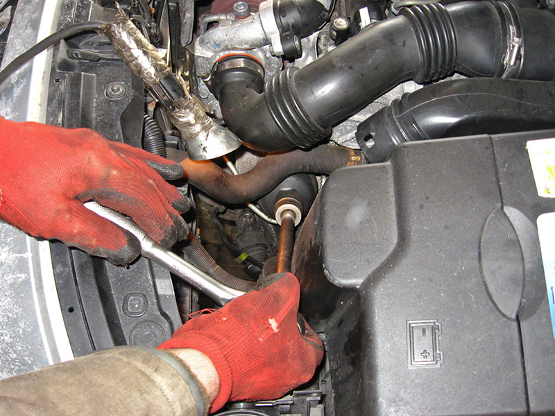 Ослабление затяжки крышки фильтра Peugeot 207