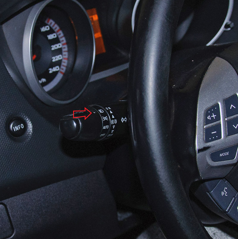 Положение рычага, при котором включен ближний или дальний свет фар Mitsubishi Outlander XL