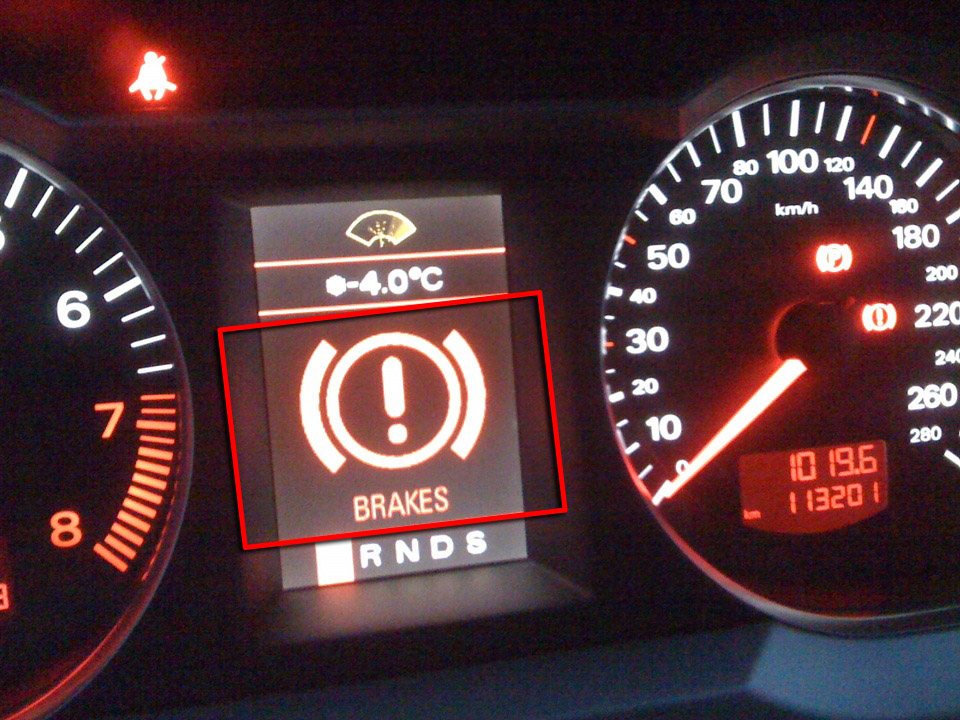 Сигнальная лампа уровня тормозной жидкости на Audi A6 4F/C6 2004-2011