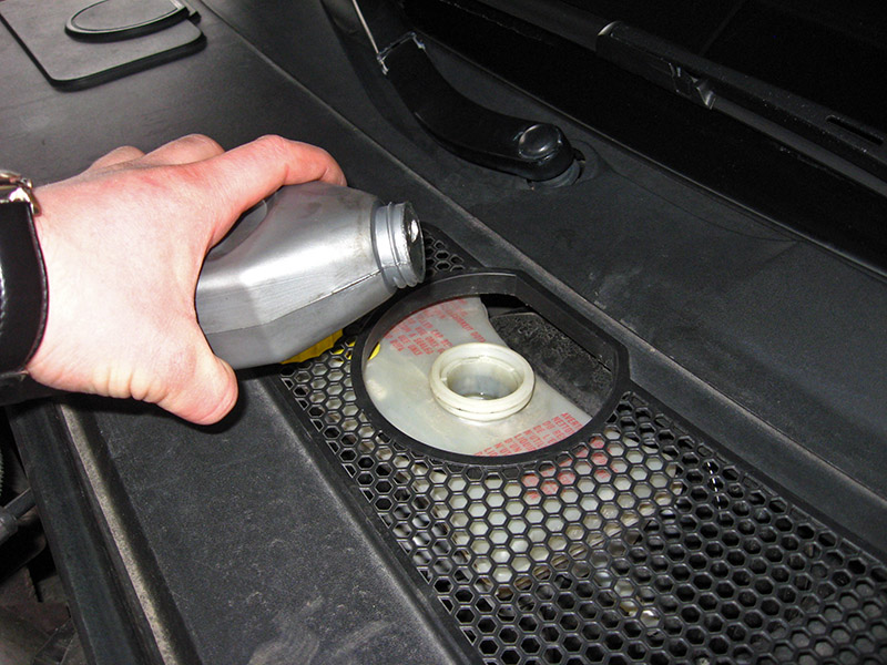 Залить тормозную жидкость на Audi A6 4F/C6 2004-2011