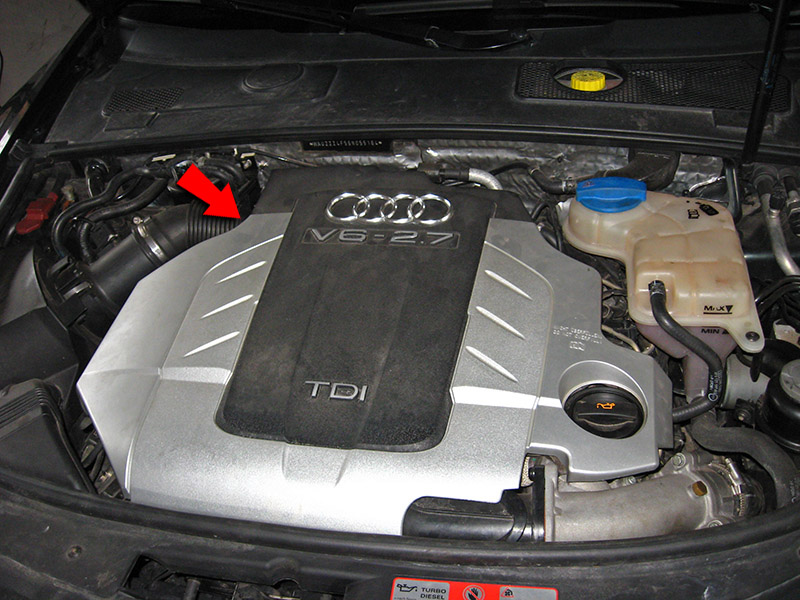 Снять крышку двигателя на Audi A6 4F/C6 2004-2011