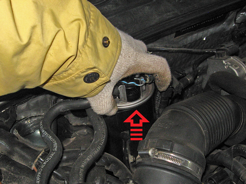 Снять топливный фильтр дизельной Audi A6 4F/C6 2004-2011