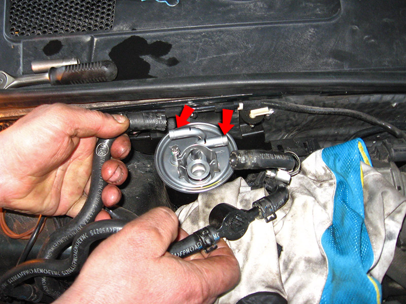Установить топливный фильтр на Audi A6 4F/C6 2004-2011