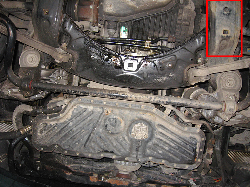 Установка подпорки для замены кронштейна двигателя на Audi A6 4F/C6 2004-2011