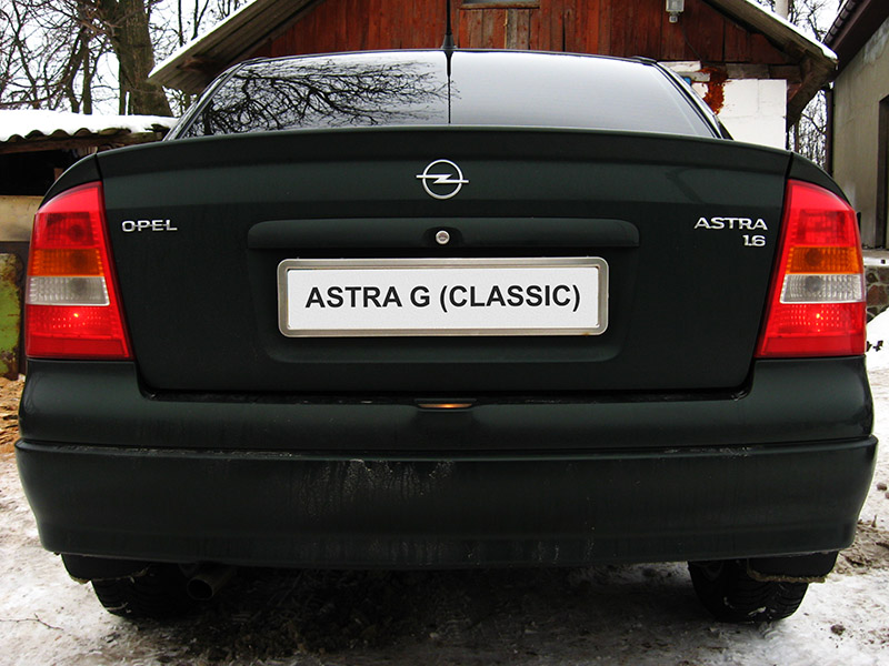 Включенные лампы стоп-сигнала/габаритного света на Opel Astra II G