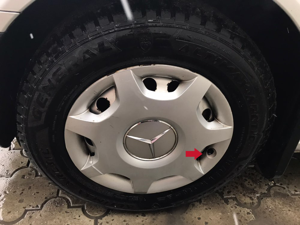 Расположение колпачка шины на автомобиле Mercedes-Benz Vito W639