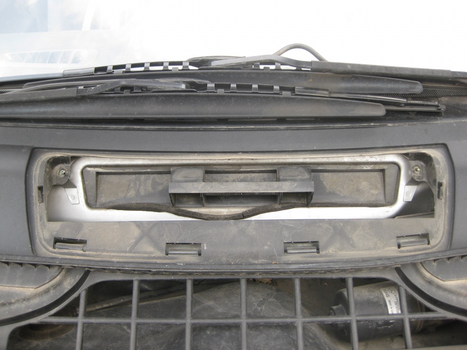 Замена салонного фильтра на автомобиле Mercedes-Benz Vito W639