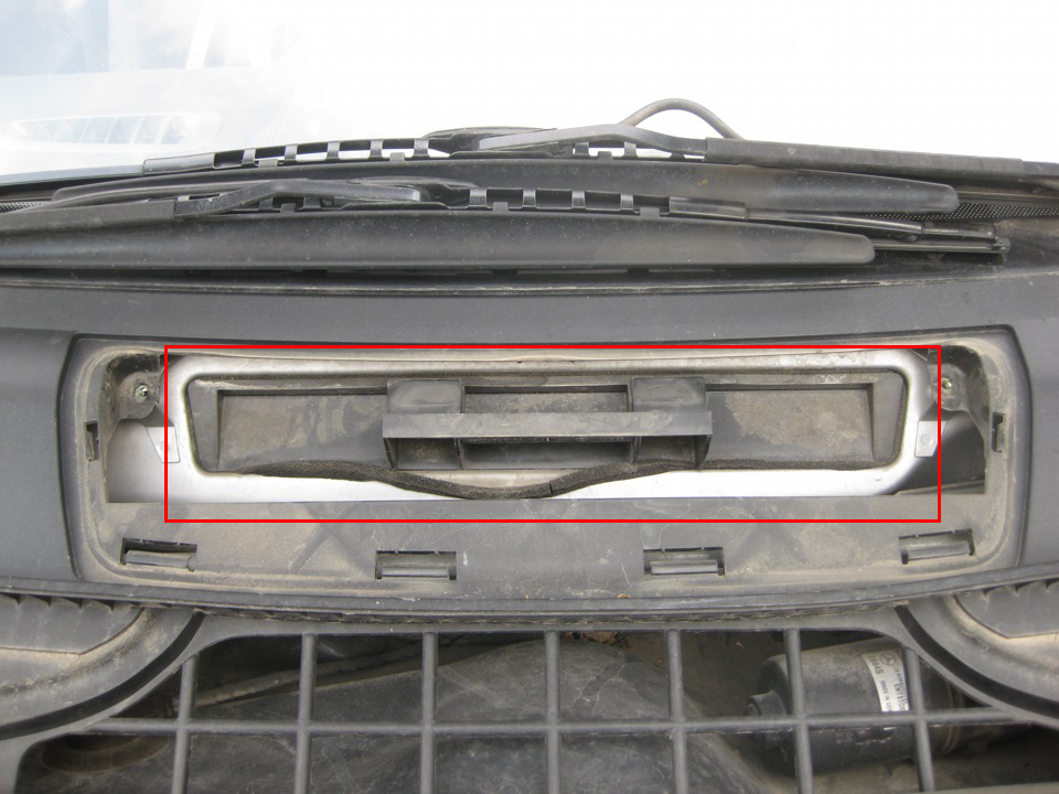 Рамка салонного фильтра на автомобиле Mercedes-Benz Vito W639