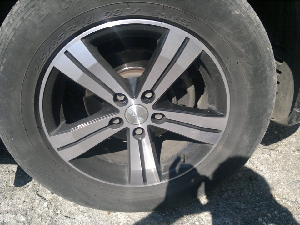 Ослабить крепления колеса на автомобиле Mercedes-Benz Vito W639