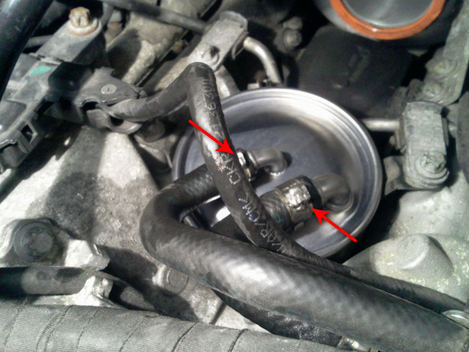 Крепление топливного фильтра на автомобиле Mercedes-Benz Vito W639