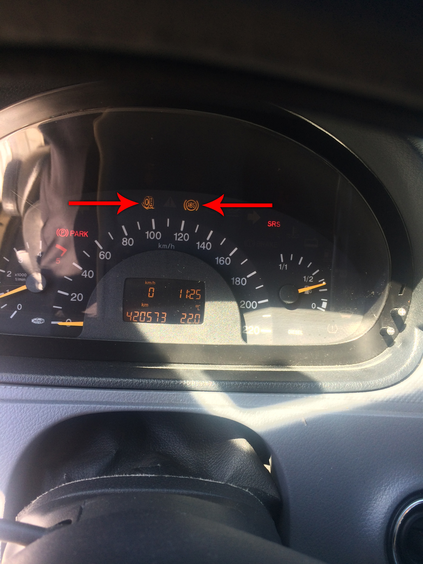 Датчики не исправности выключателя стоп-сигналов на автомобиле Meredes-Benz Vito W639