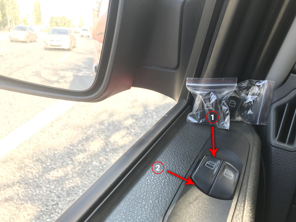 Как снять кнопку стеклоподъемника на автомобиле Mercedes-Benz Vito W639