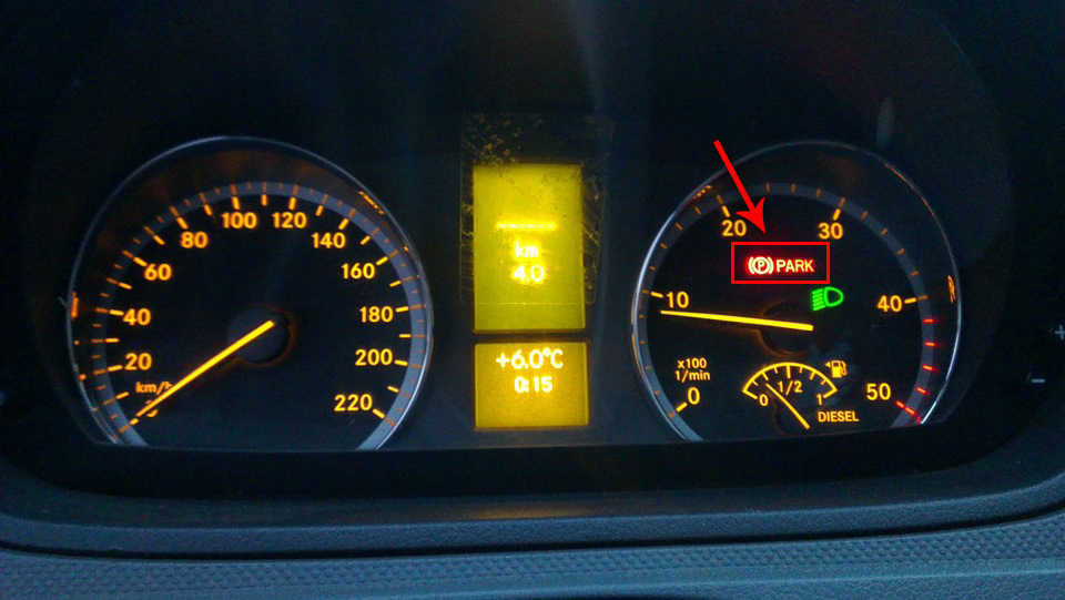 Индикатор ручника на автомобиле Mercedes-Benz Vito W639