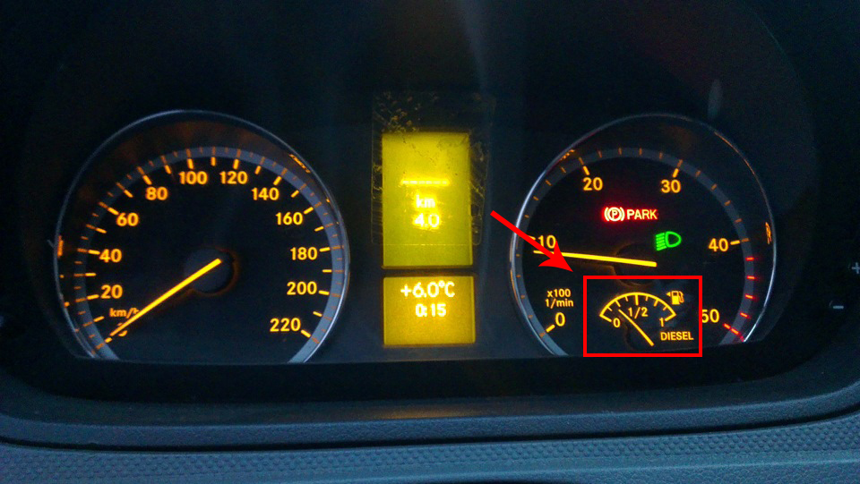 Индикатор топлива на автомобиле Mercedes-Benz Vito W639