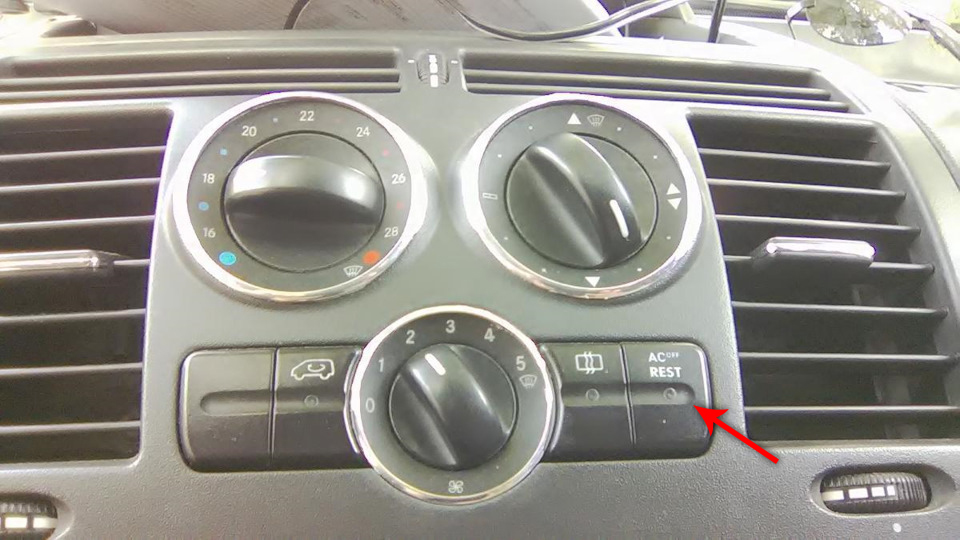 Кнопка REST на автомобиле Mercedes-Benz Vito W639