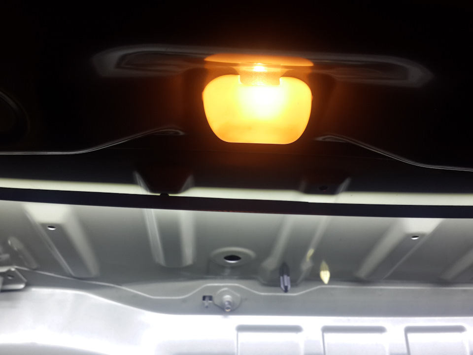 замена лампочки подсветки багажника mazda 3