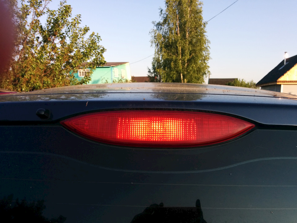 Замена лампы дополнительного стоп-сигнала Nissan Note 2004 - 2012