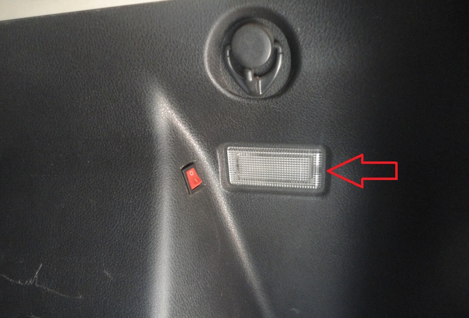 Замена плафона освещения багажника Nissan Note 2004 - 2012
