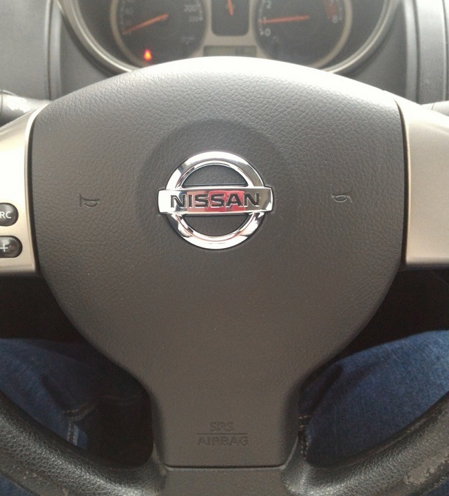 Снятие и установка подушки безопасности водителя Nissan Note 2004 - 2012