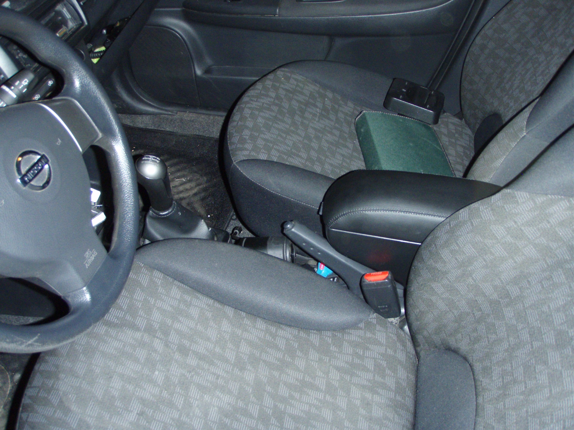 Снятие и установка переднего сиденья Nissan Note 2004 - 2012