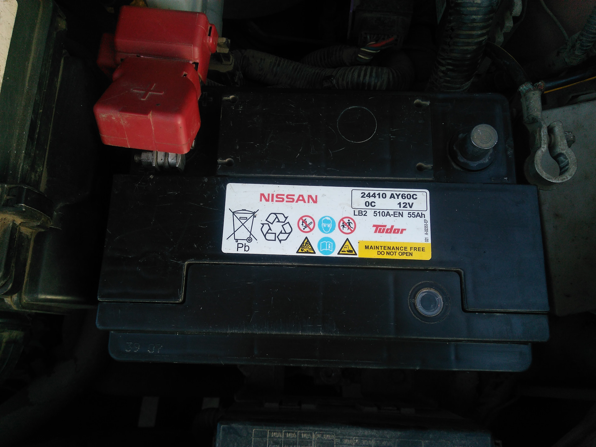 Замена бачка главного тормозного цилиндра Nissan Note 2004 - 2012