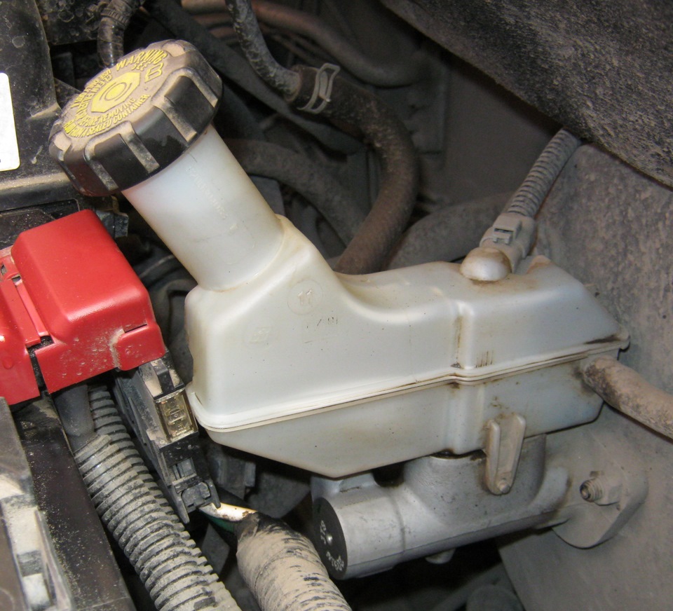 Замена главного тормозного цилиндра Nissan Note 2004 - 2012