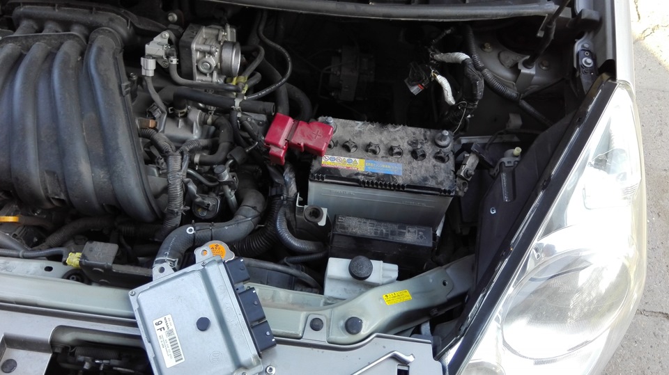 Снятие и установка электронного блока управления двигателем Nissan Note 2004 - 2012