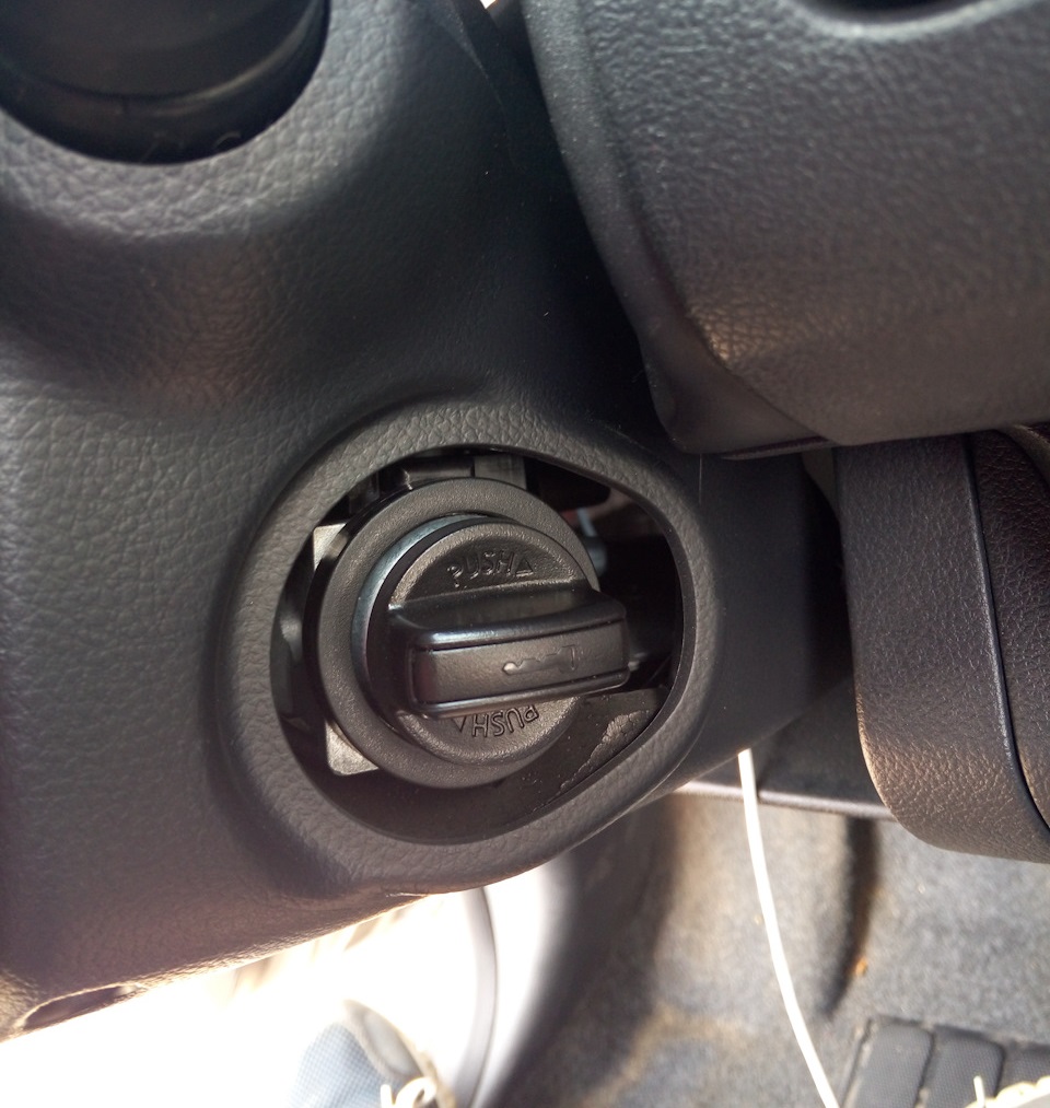 Снятие и установка кожуха рулевой колонки Nissan Note 2004 - 2012