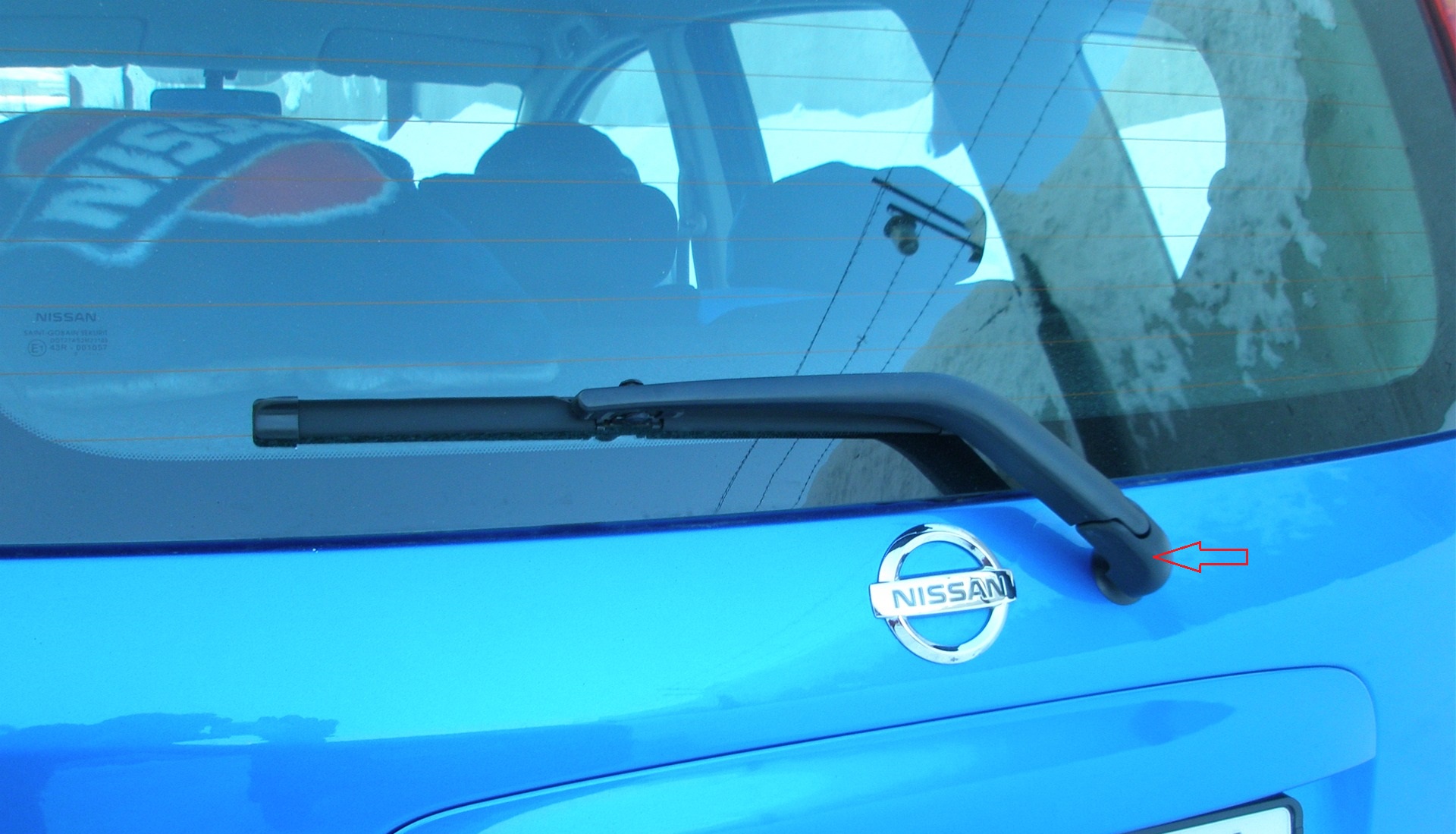 Замена моторедуктора стеклоочистителя окна двери задка Nissan Note 2004 - 2012