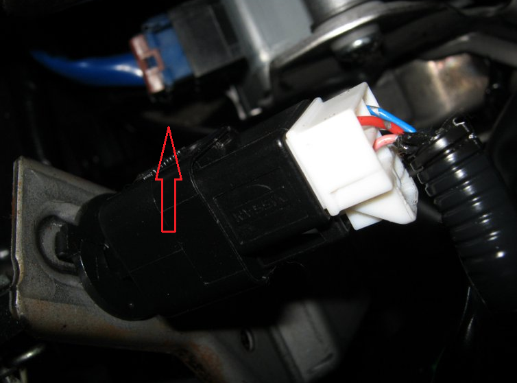 Замена выключателя стоп-сигнала Nissan Note 2004 - 2012