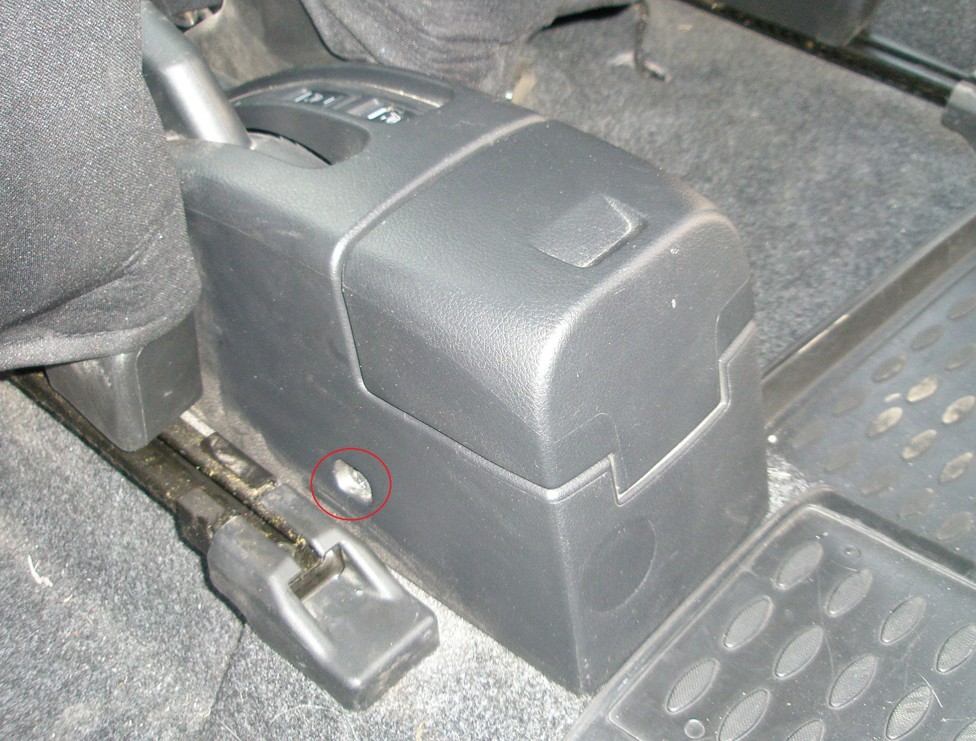 Снятие и установка облицовки тоннеля пола Nissan Note 2004 - 2012