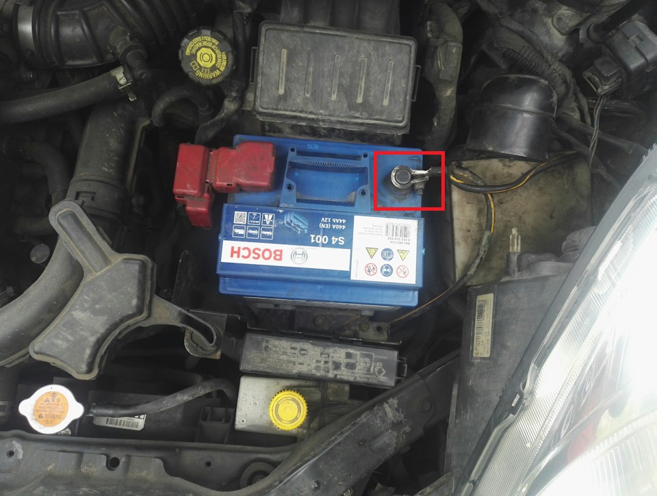 Снятие впускного коллектора двигателя НR16DE Nissan Note 2004 - 2012