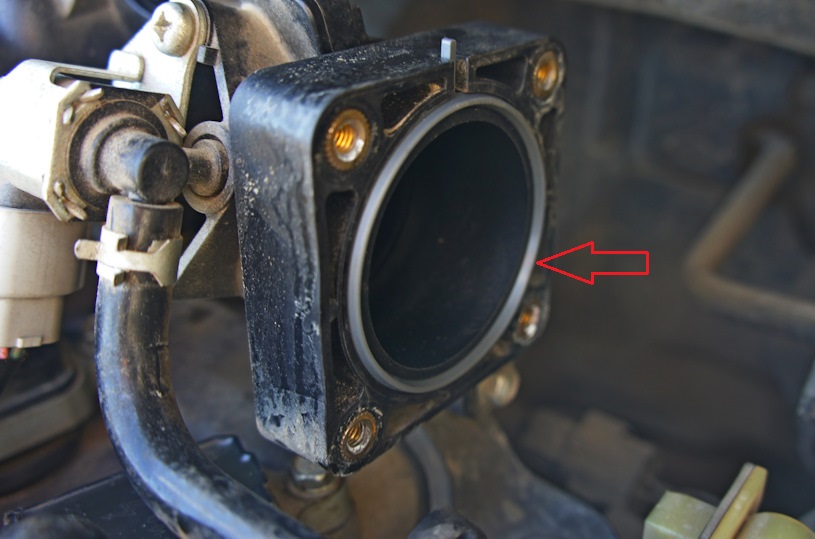 Снятие дроссельного узла двигателя НR16DE Nissan Note 2004 - 2012 