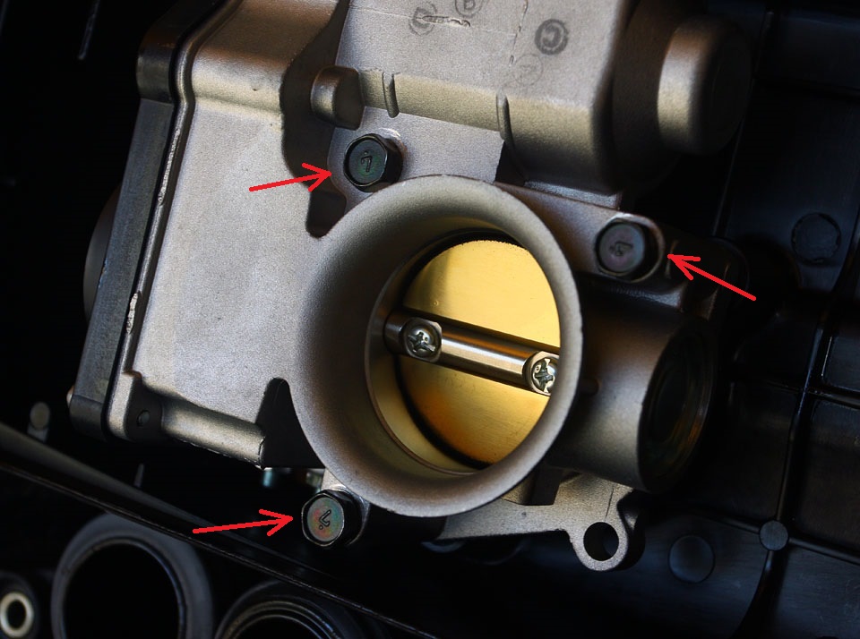 Снятие дроссельного узла двигателя СR14DE Nissan Note 2004 - 2012