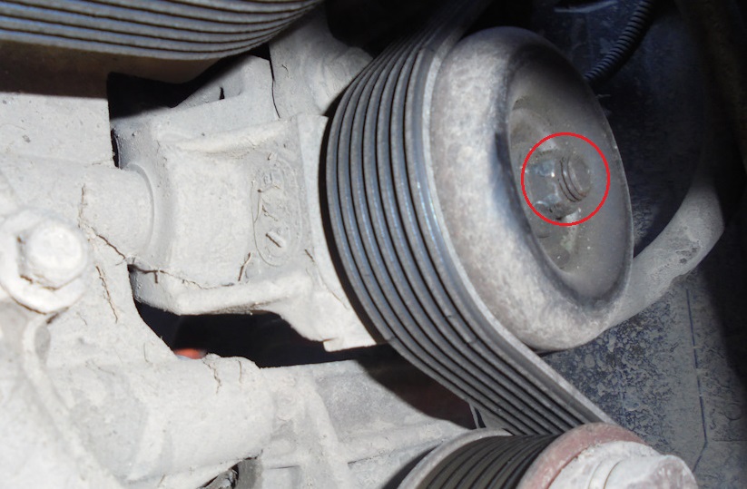 Замена натяжного ролика ремня привода двигателя HR16DE Nissan Note 2004 - 2012