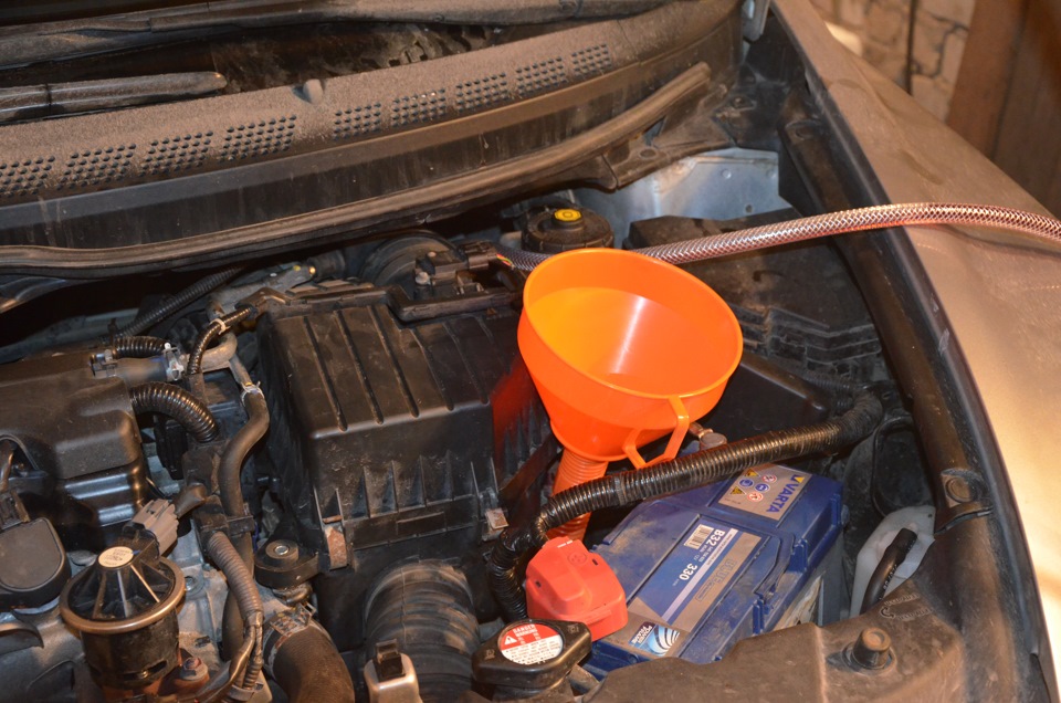 Проверка уровня и доливка жидкости в коробку передач Honda Civic 2005 - 2011