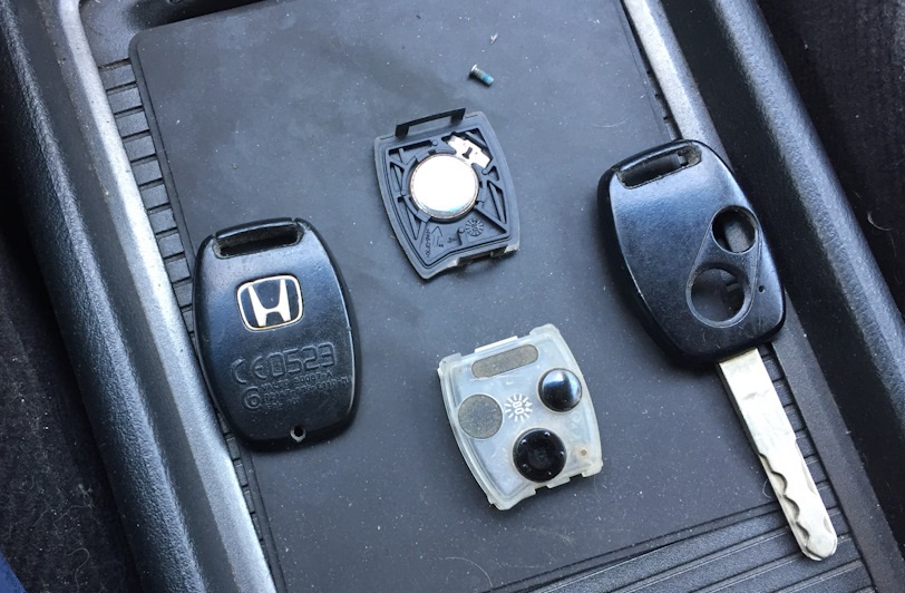 Замена батарейки в ключе Honda Civic 2005 - 2011
