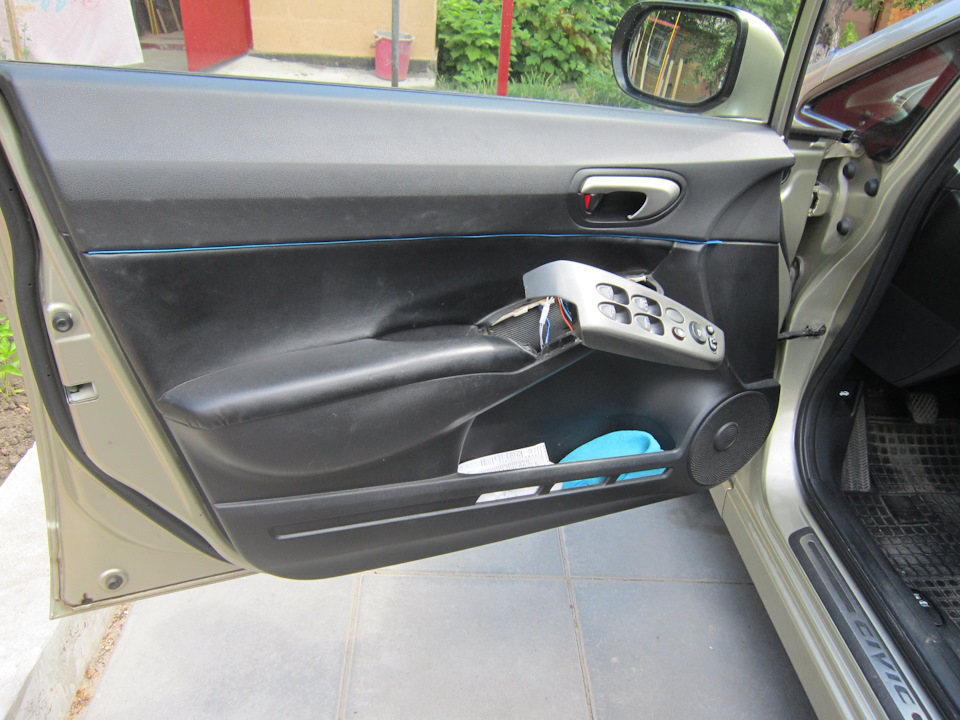 Снятие динамика передней двери Honda Civic 2005 - 2011