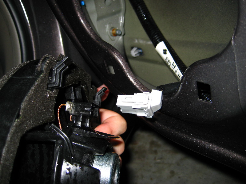 Снятие динамика передней двери Honda Civic 2005 - 2011